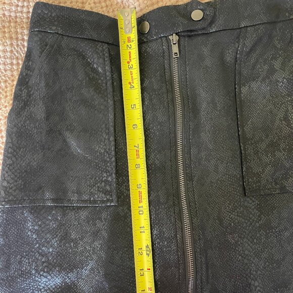 NWT Skies are Blue LA Black Snake Print Zip-up Miniskirt Size S - Picture 10 of 12